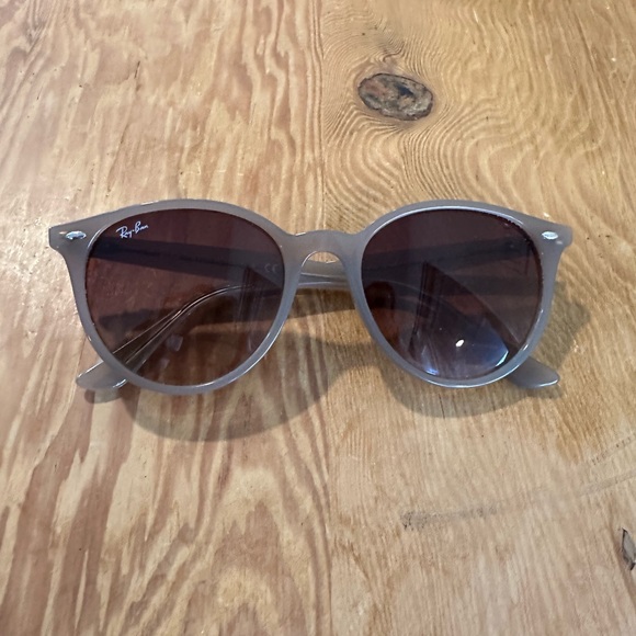 Ray-ban sunglasses - Picture 2 of 3